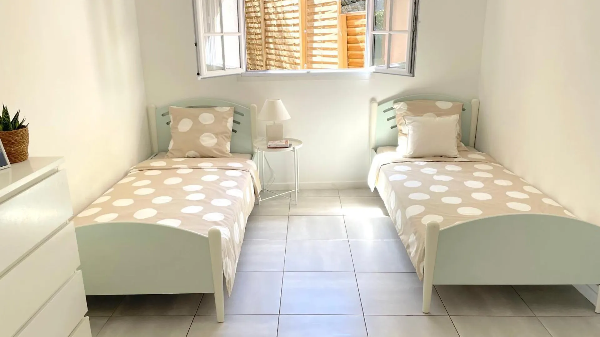 Villa Maison Au Calme Avec Jardin Et Parking, Proche De Tout ! à La Ciotat 0*,  France